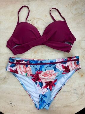 Cupshe Burgundy Twist Bikini Top with Blue Floral Bottom Sz M?